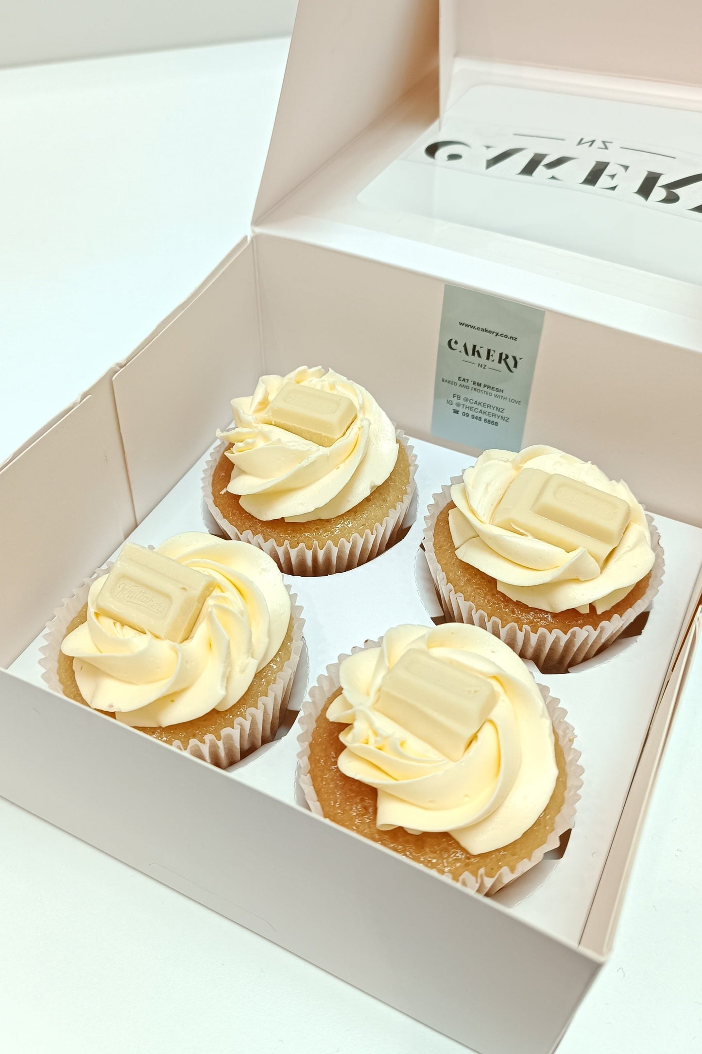 Classic Vanilla Cupcakes