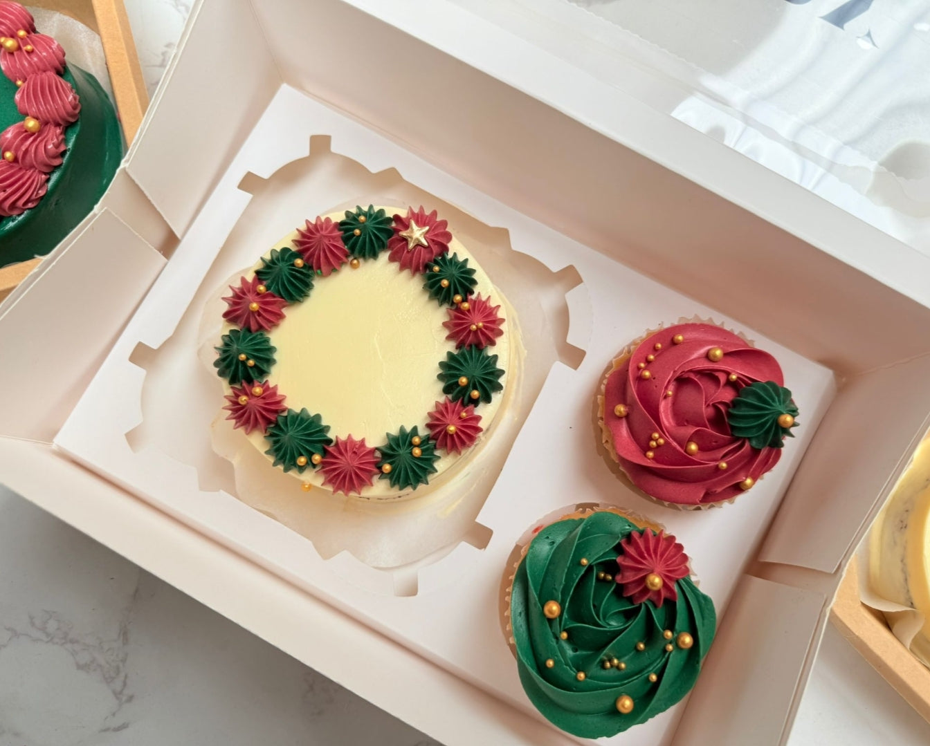 Christmas Bento Cake with Regular Cupcakes