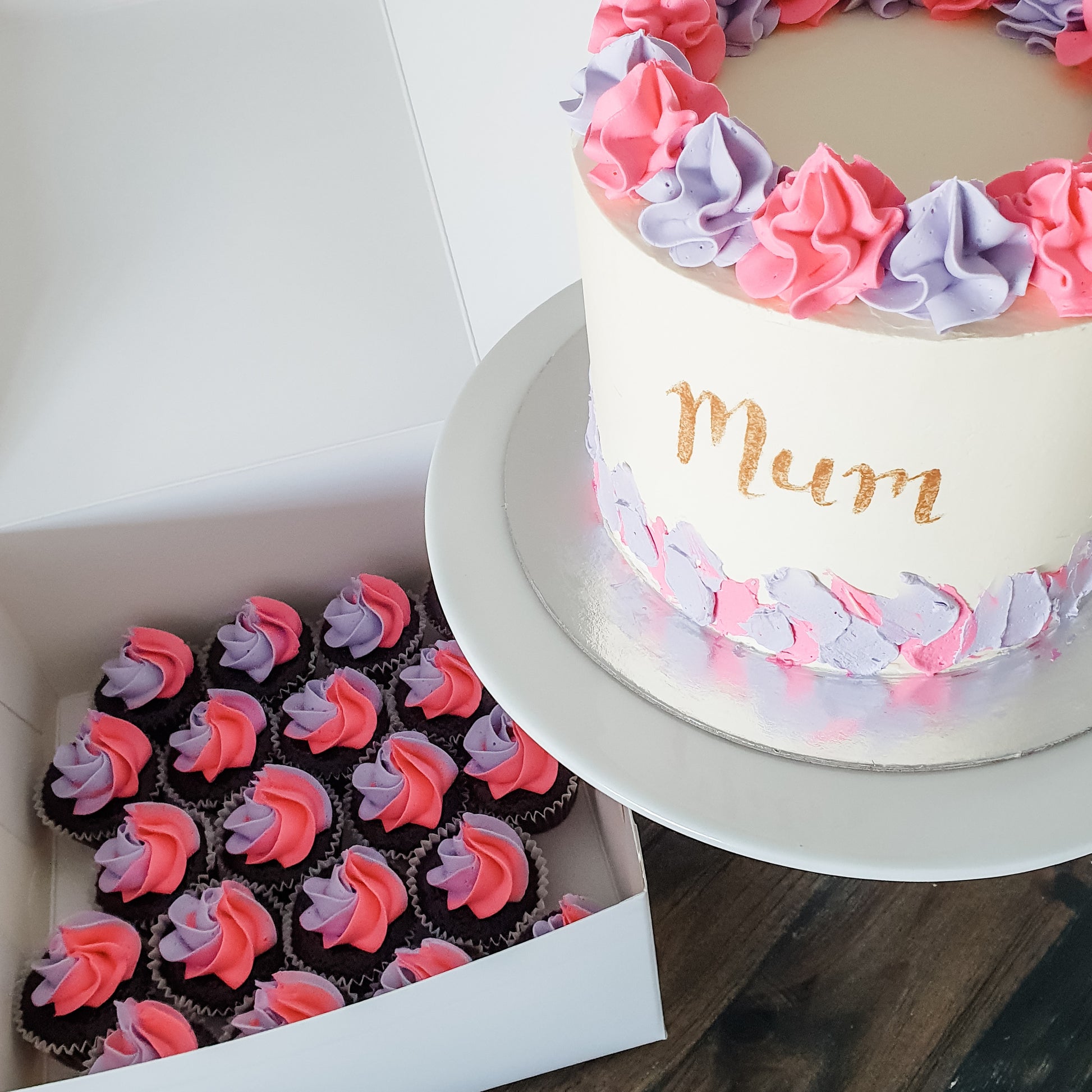 Cake and Mini Cupcake Set